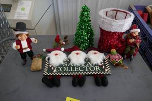 lot 221 image: Santa Collector dcor including a boot to hold cards, popcorn balls