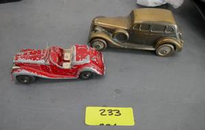 lot 233 image: Banthrico Packard bank and a vintage Hubley Kiddie #432