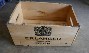 lot 240 image: Erlanger beer - Hubbard wire sewed wooden folding box
