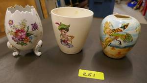 lot 251 image: 3 vintage vases, handpainted pheasant, 3 legged vase from Japan, Brownie