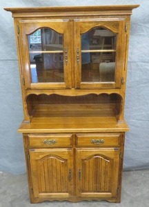 lot 1 image: SOLID WOODEN 2 PIECE HUTCH