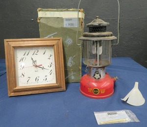 lot 27 image: COLEMAN FUEL LANTERN IN ORIGINAL BOX WITH BEAUTIFUL VINTAGE QUARTZ CLOCK