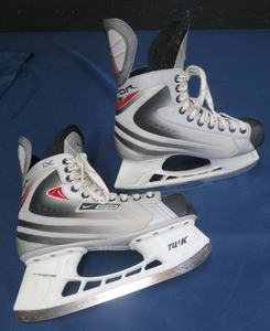 lot 29 image: BAUER VAPOR SIZE 8 HOCKEY SKATES