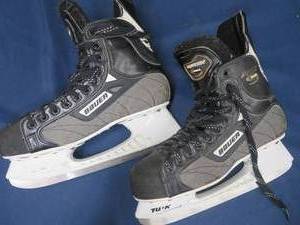 lot 30 image: BAUER SUPREME 5000 HOCKEY SKATES SIZE 10