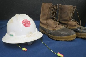 lot 37 image: RED BALL BOOTS SIZE 11 - MSA HARD HAT SIZE MEDIUM
