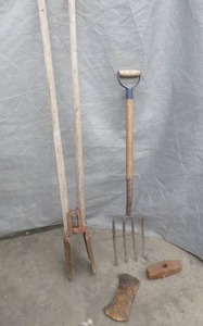 lot 42 image: POST HOLE DIGGER AND PITCH FORK