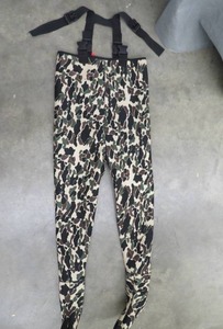 lot 56 image: XL AVID OUTDOOR STOCKING FOOT CHEST WADERS  THERMAL WEAR