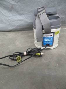 lot 62 image: VECTOR SMALL TRAVEL COOLER AND WARMER