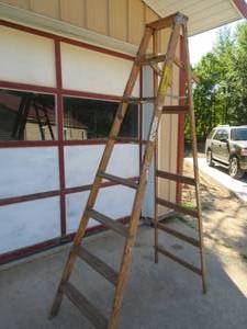 lot 45C image: KELLER WOODEN LADDER