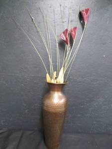 lot 75 image: TALL COPPER VASE WITH GORGEOUS CALLA LILLIES