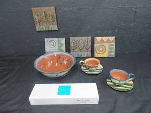 lot 82 image: WALL DECOR- TOWLE CARVING SET- HAND PAINTED MUGS WITH SUACERS AND A BIGGER BOWL