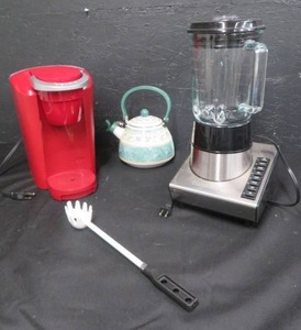 lot 85 image: MISC KITCHEN ITEMS