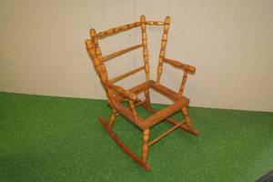 lot 7 image: Antique Childrens Wood Rocking Chair Frame