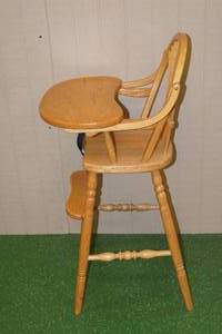 lot 19 image: Wood Free Standing High Chair with Tray