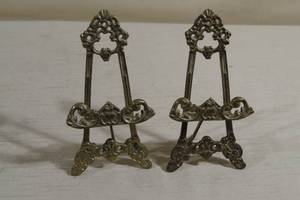 lot 89 image: Metal Picture Stands