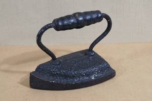 lot 76 image: Antique Cast Iron - Almost 6 Long