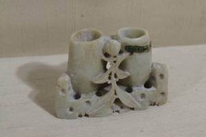 lot 109 image: Niagara Cave Carved Jade Trinket
