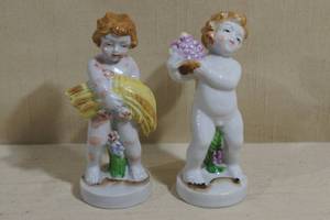 lot 107 image: 2 Occupied Japan Porcelain Figures