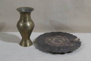 lot 110 image: Metal Vase and Tray