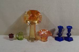 lot 121 image: Vintage Glassware - Carnival Glass Vase