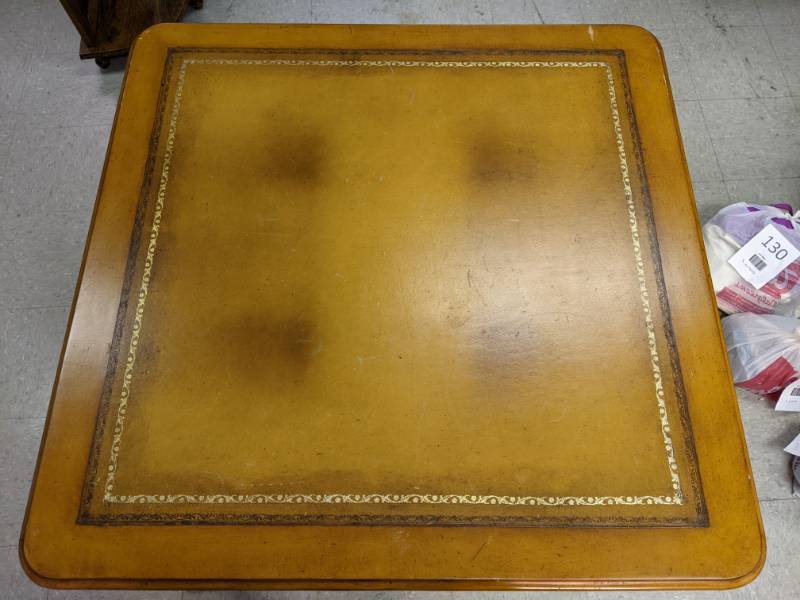 lot 25 image: Beautiful Vintage Wood End Table  Side Table