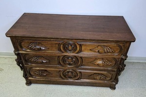 lot 901 image: Victorian Style Dresser with Carved Wood Grape Handles
