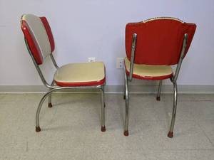 lot 910 image: Set of (2) Vintage Howell Diner Chairs (RedWhite)