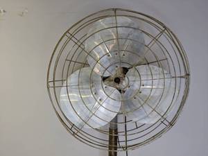 lot 919 image: Tall Vintage Industrial Fan