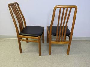 lot 909 image: Lot of (4) Mid Century Modern Furniture Pieces (2 Chairs, Barstool, Ottoman)