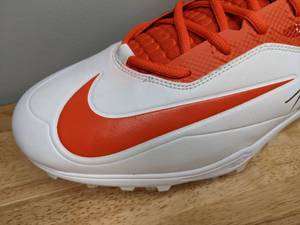 lot 12 image: New Percy Harvin Autographed Nike Football Cleat Florida Gators Minnesota Vikings NFL
