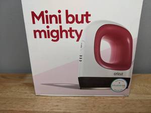lot 28 image: Brand New Cricut Easypress Mini Heat Press