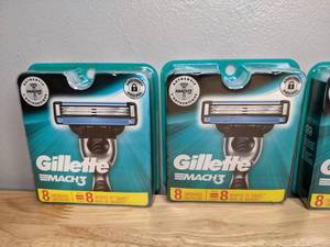 lot 177 image: 32 Brand New Gillette Mach 3 Razor Shaving Blades