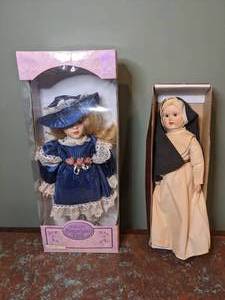 lot 409 image: Set of (2) Collectable Porcelain Dolls