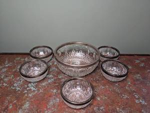 lot 418 image: Gorgeous Crystal Serving Bowl with (5) Smaller Bowls