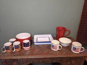 lot 422 image: Assortment of (11) Kitchen Items & Photo Trays - Some 4th of July Themed