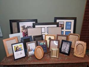 lot 401 image: Lot of (21) Gorgeous Photo Frames in Various Sizes