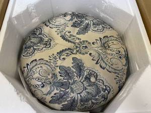 lot 836 image: Gorgeous Floral Victorian Style Stool  Chair