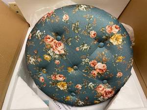 lot 883 image: Beautiful Floral Victorian Style Chair  Stool