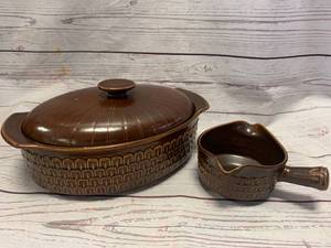 lot 6 image: Vintage Wedgwood�Pennine�Casserole & Gravy Boat�