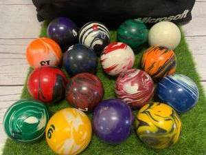 lot 36 image: Vintage Set of Billiard Pool Balls�