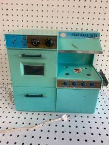 lot 53 image: Kenner 1964 Easy Bake Oven�