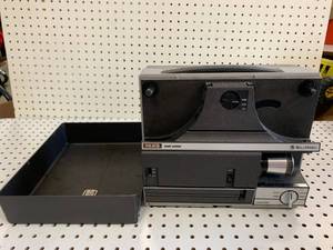 lot 67 image: Bell & Howell 1623 Multi Motion 8mm Projector (Sold $99 on Ebay)��