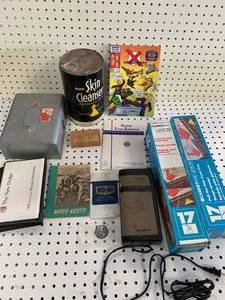 lot 82 image: Variety of Miscellaneous Vintage Items�