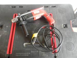 lot 12 image: LIGHTLY USED MILWAUKEE HEAVY DUTY 12 HAMMER DRILL - WORKS - NICE - SEE PICTURES