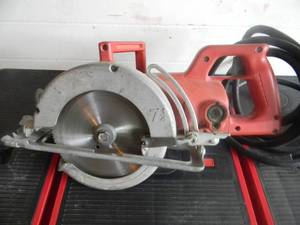 lot 13 image: MILWAUKEE WORM DRIVE HEAVY DUTY 7 14 480 A CIRCULAR SAW - WORKS - NICE - SEE PICTURES