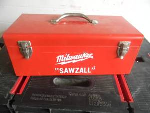 lot 14 image: LIGHTLY USED - MILWAUKEE HEAVY DUTY SAWZALL WITH CASE & BLADES - WORKS - NICE - SEE PICTURES