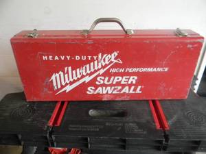 lot 16 image: LIGHTLY USED - MILWAUKEE HEAVY DUTY HIGH PERFOMANCE SUPER SAWZALL WITH CASE & BLADES - WORKS - NICE - SEE PICTURES