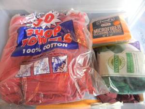 lot 21 image: LARGE TOTE FULL SHOP RAGS & TOWELS - SOME NEW - SEE PICTURES