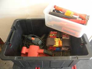 lot 33 image: TOTE FULL OF SANDERS, SANDPAPER & SCRAPERS - SEE PICTURES