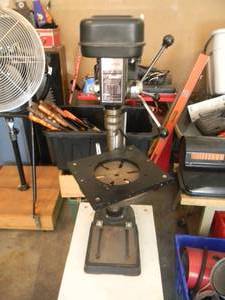 lot 43 image: CAL-HAWK 5 SPEED DRILL PRESS ON WHEELED CART FOR EASY MOVING - WORKS - SEE PICTURES